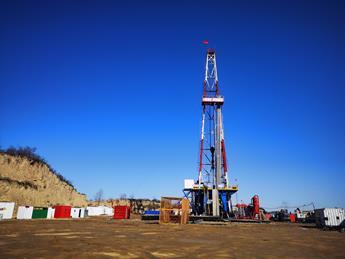 延長(zhǎng)石油車載式壓力測(cè)試裝置使用現(xiàn)場(chǎng)(工作壓力:0~110MPa)